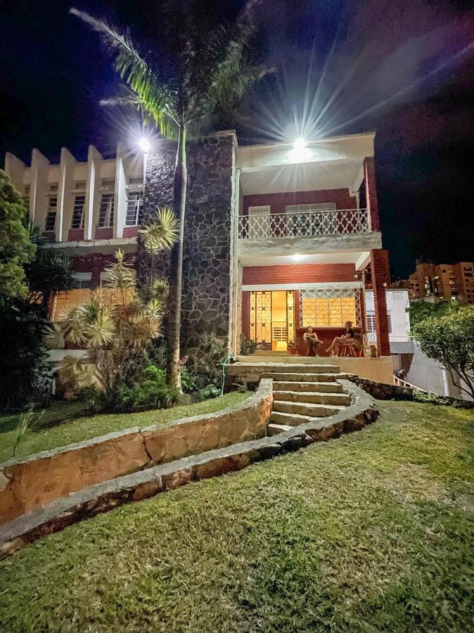 La Palmera Hostel Cali Exterior photo